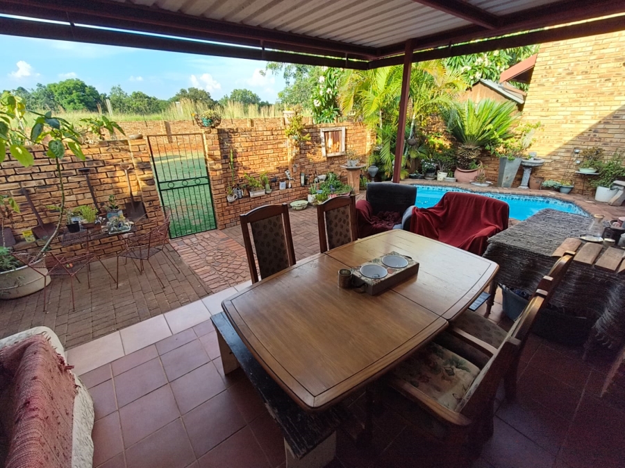 3 Bedroom Property for Sale in Safari Gardens North West